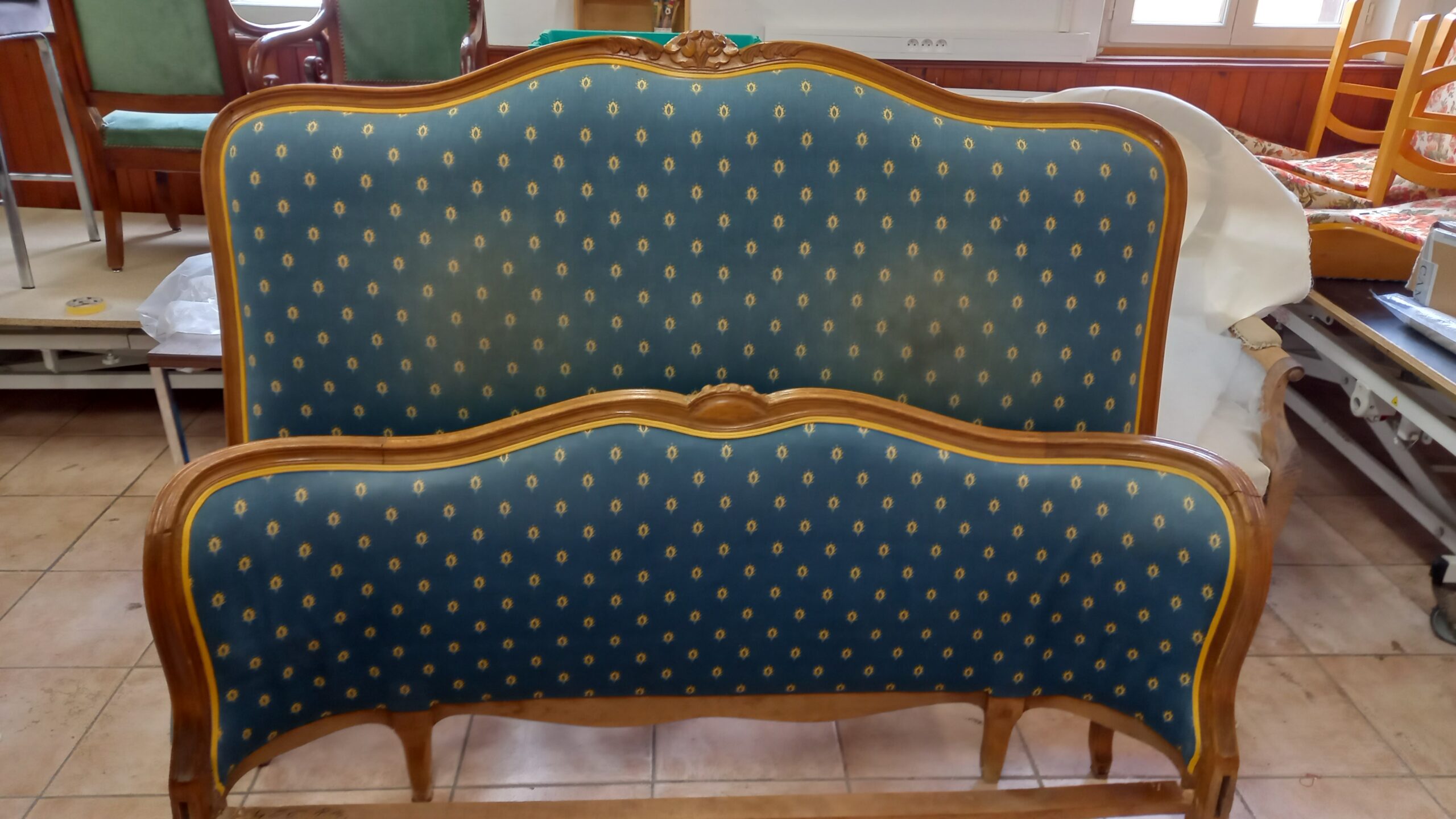 Tête et pied de lit corbeille avant restauration